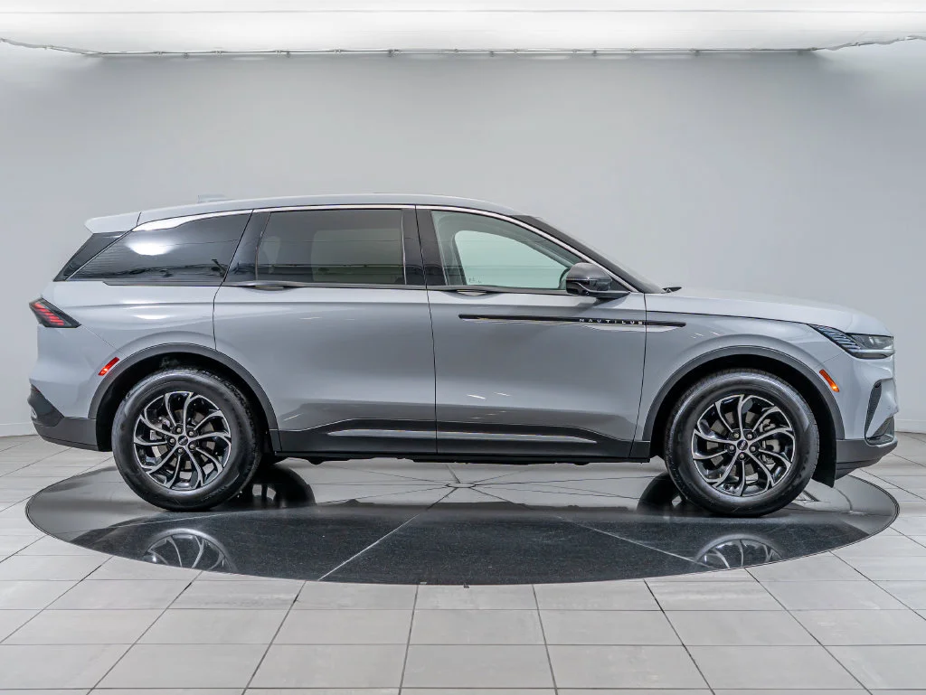 Used 2026 Gray Matter Metallic Cc Lincoln Premiere image 11