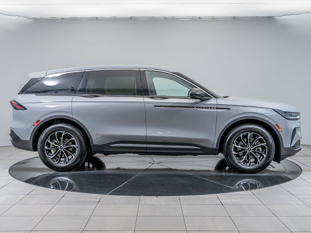 Used 2026 Gray Matter Metallic Cc Lincoln Premiere image 11