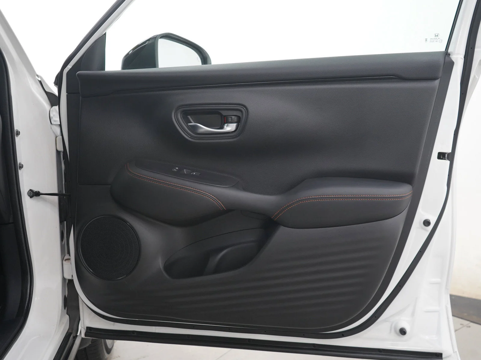 Used 2024 White Honda sport image 9