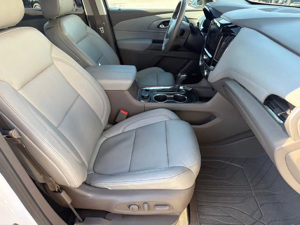 Used 2018 White Chevrolet 3LT image 13