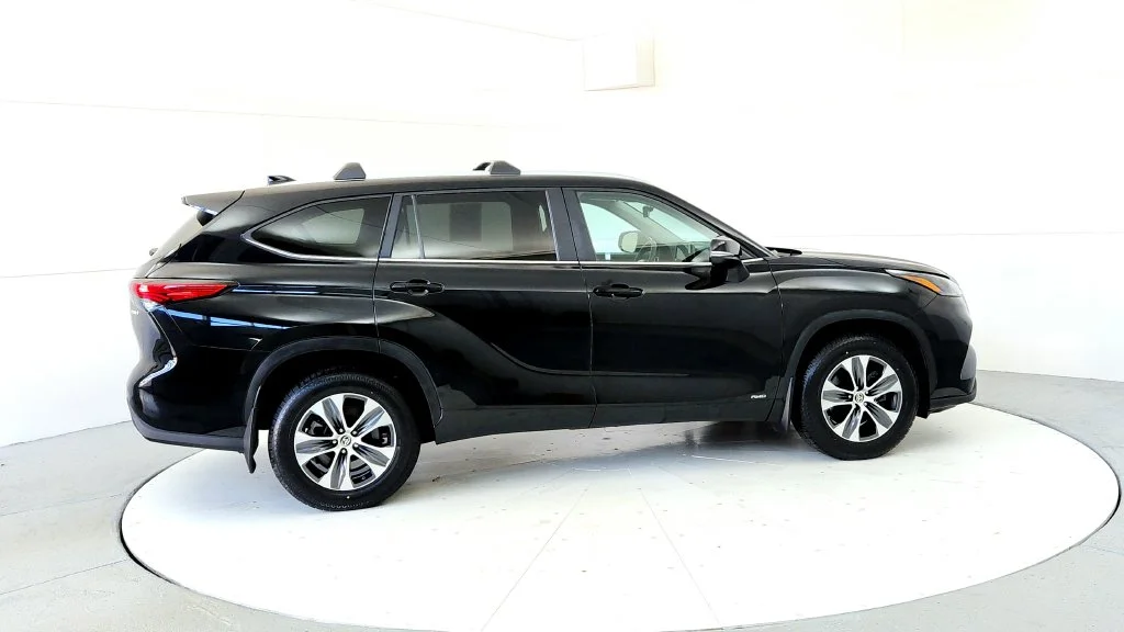 Used 2023 Black Toyota XLE image 6