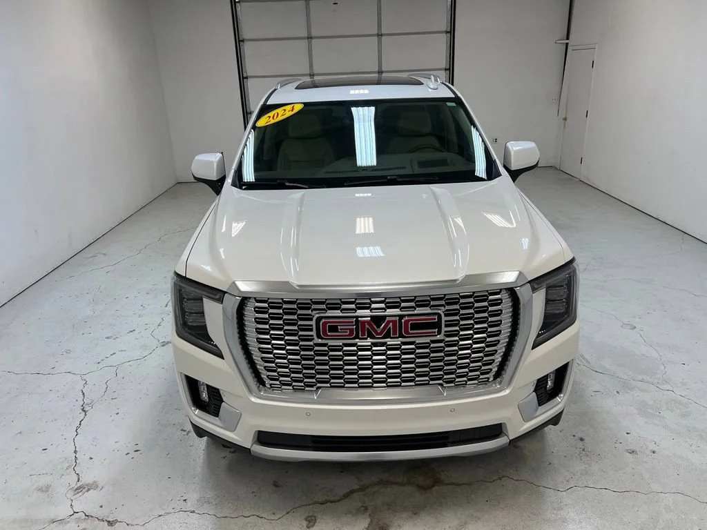 Used 2024 White Frost Tricoat GMC Denali image 7