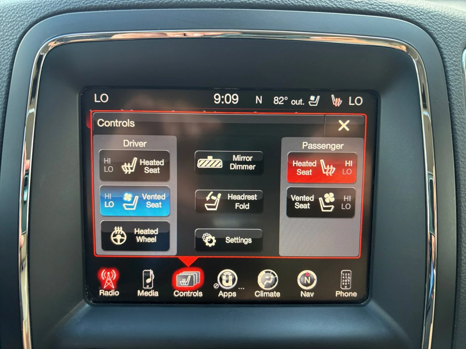 Used 2016 Ivory 3-Coat Dodge Citadel image 23