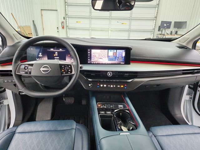 Used 2025 White Nissan Platinum image 26