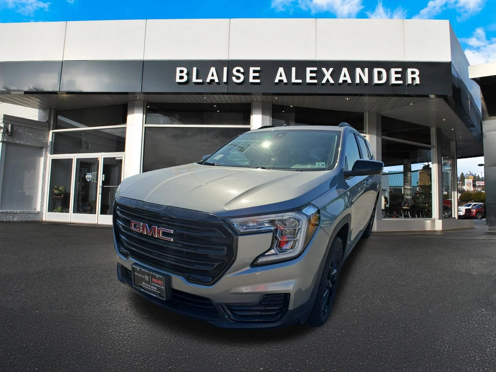 Used 2023 Sterling Metallic GMC SLE image 9