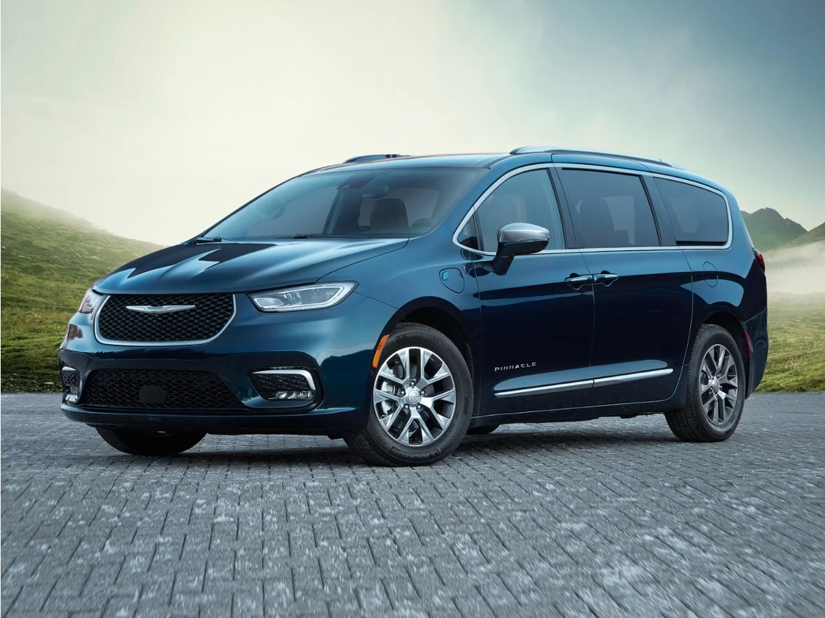 Used 2022 White Chrysler Touring L image 1