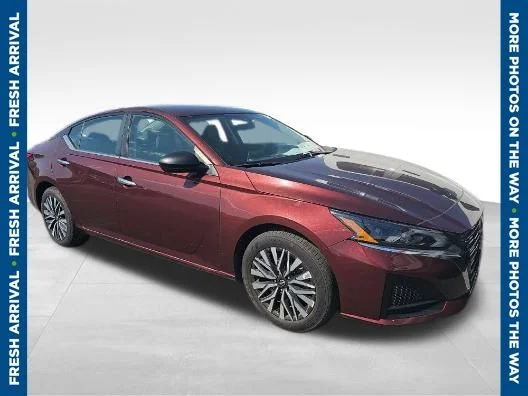 Used 2024 Red Nissan 2.5 SV image 1