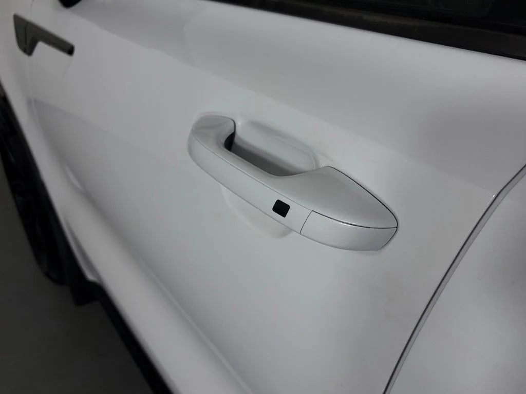 Used 2022 White Kia S image 12