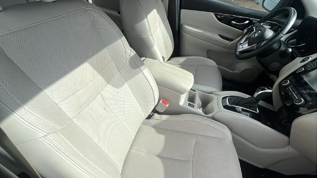 Used 2017 Blue Nissan SL image 11