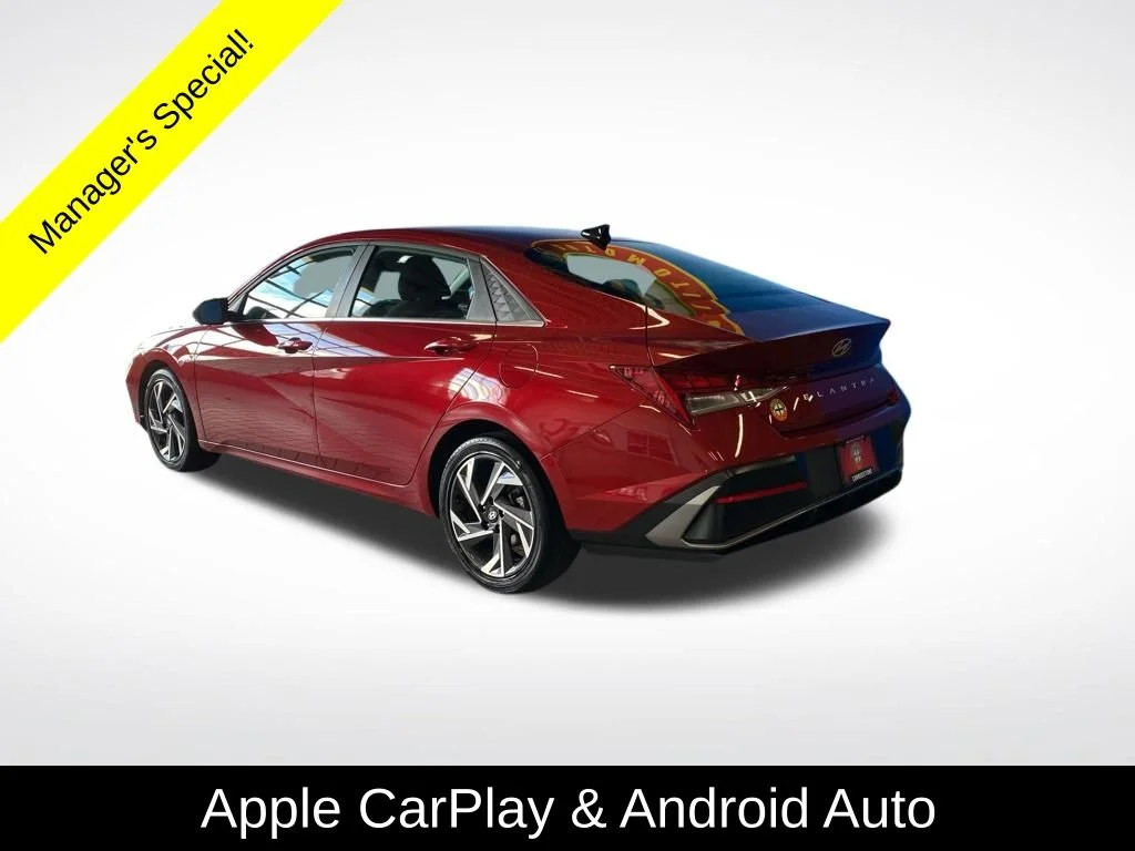 Used 2025 Red Hyundai SEL Convenience image 21