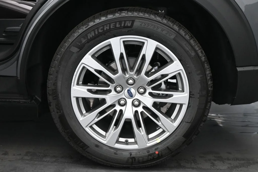 New 2026 Carbonized Gray Metallic Ford Platinum image 23