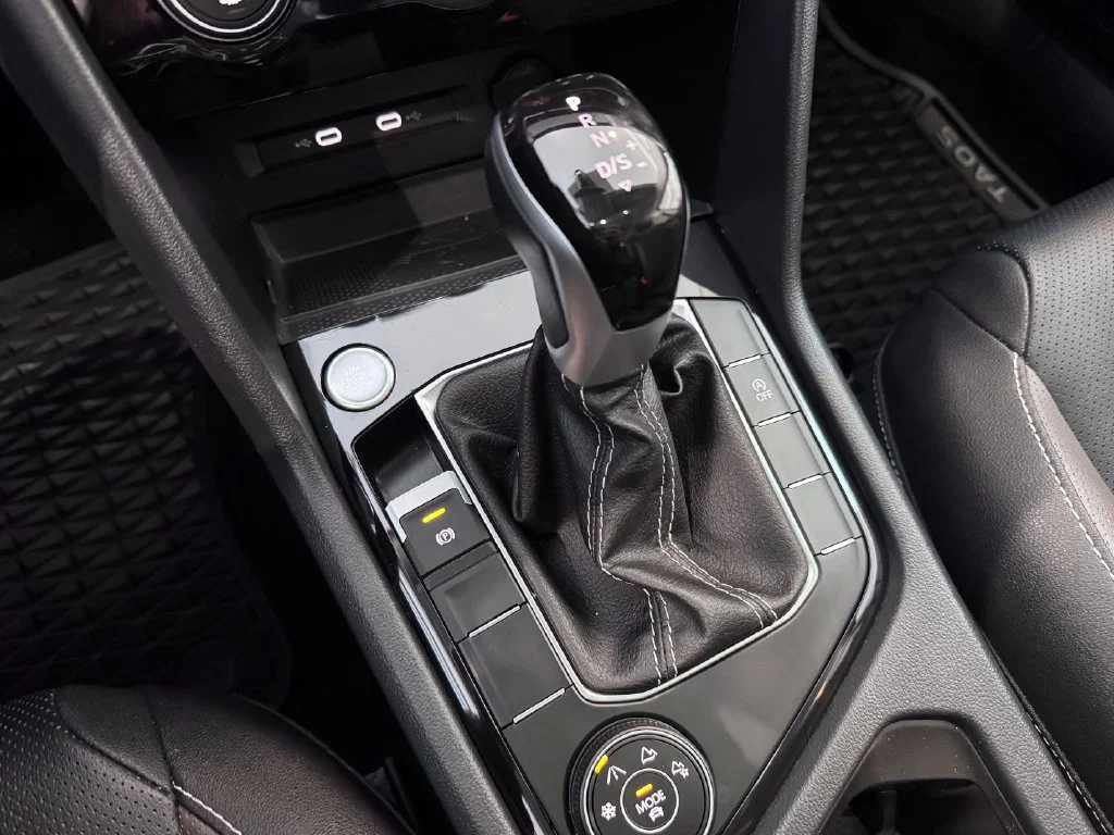 2024 Volkswagen Taos SEL - Photo 25