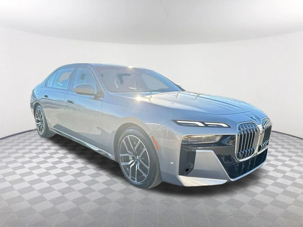 2023 BMW 7 Series 740i's photo