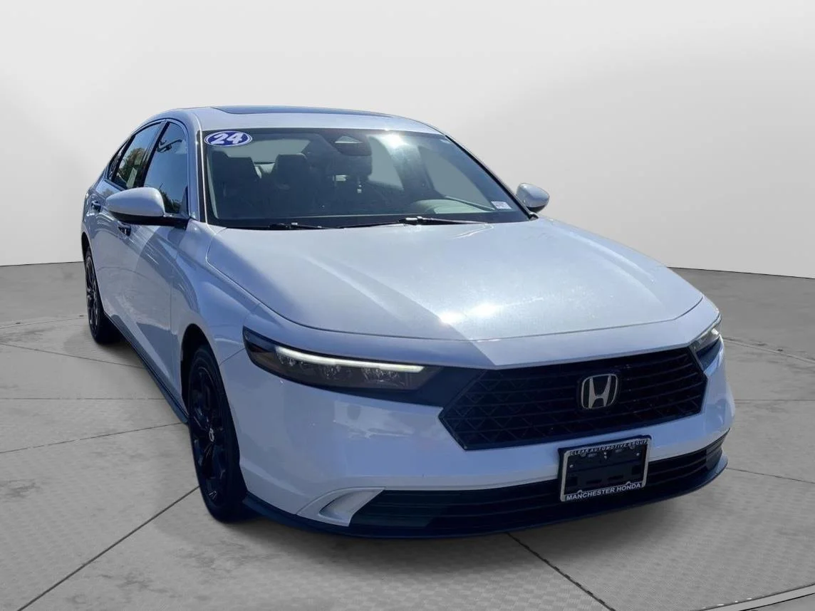Used 2024 Platinum White Pearl Honda EX image 1