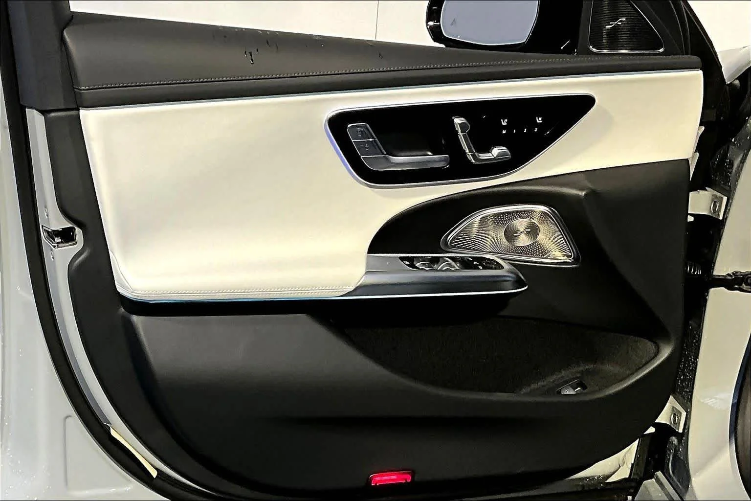 New 2026 MANUFAKTUR Alpine Grey Mercedes-Benz AMG® E 53 E image 11