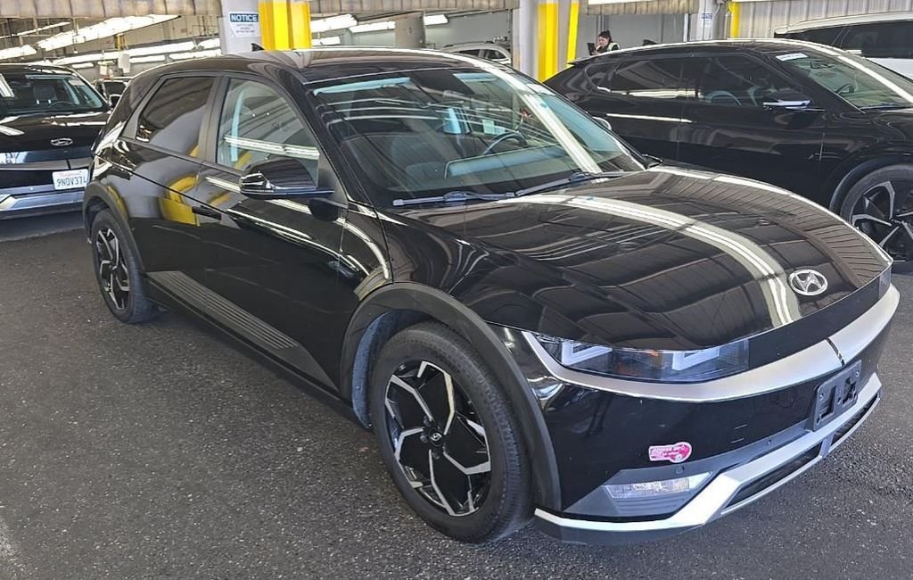 Used 2024 Black Hyundai SEL image 2