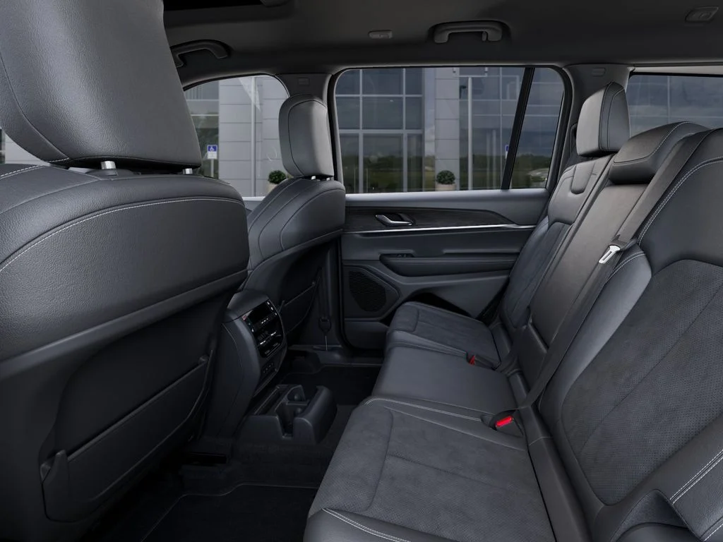 New 2026 Velvet Red Pearl-Coat Exterior Paint Jeep Laredo image 23