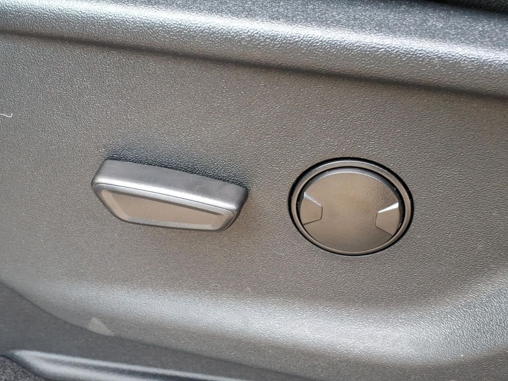 New 2026 Agate Black Metallic Ford XLT image 17