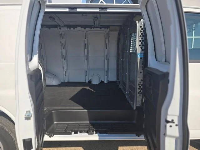 2025 Chevrolet Express Cargo Work Van - Photo 7