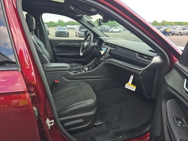 Used 2024 Red Jeep Altitude image 14