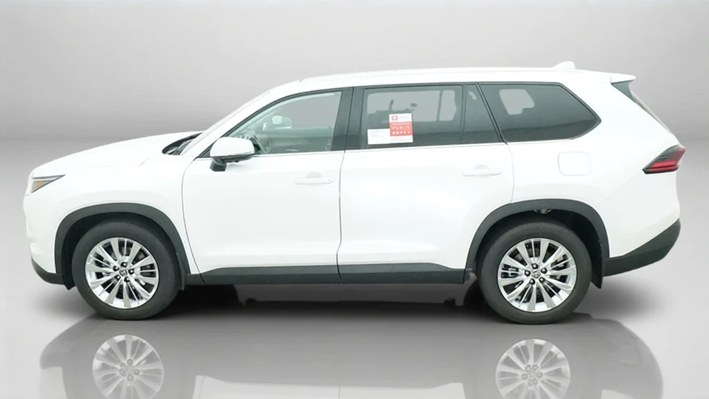 New 2026 Wind Chill Pearl Toyota Platinum image 2