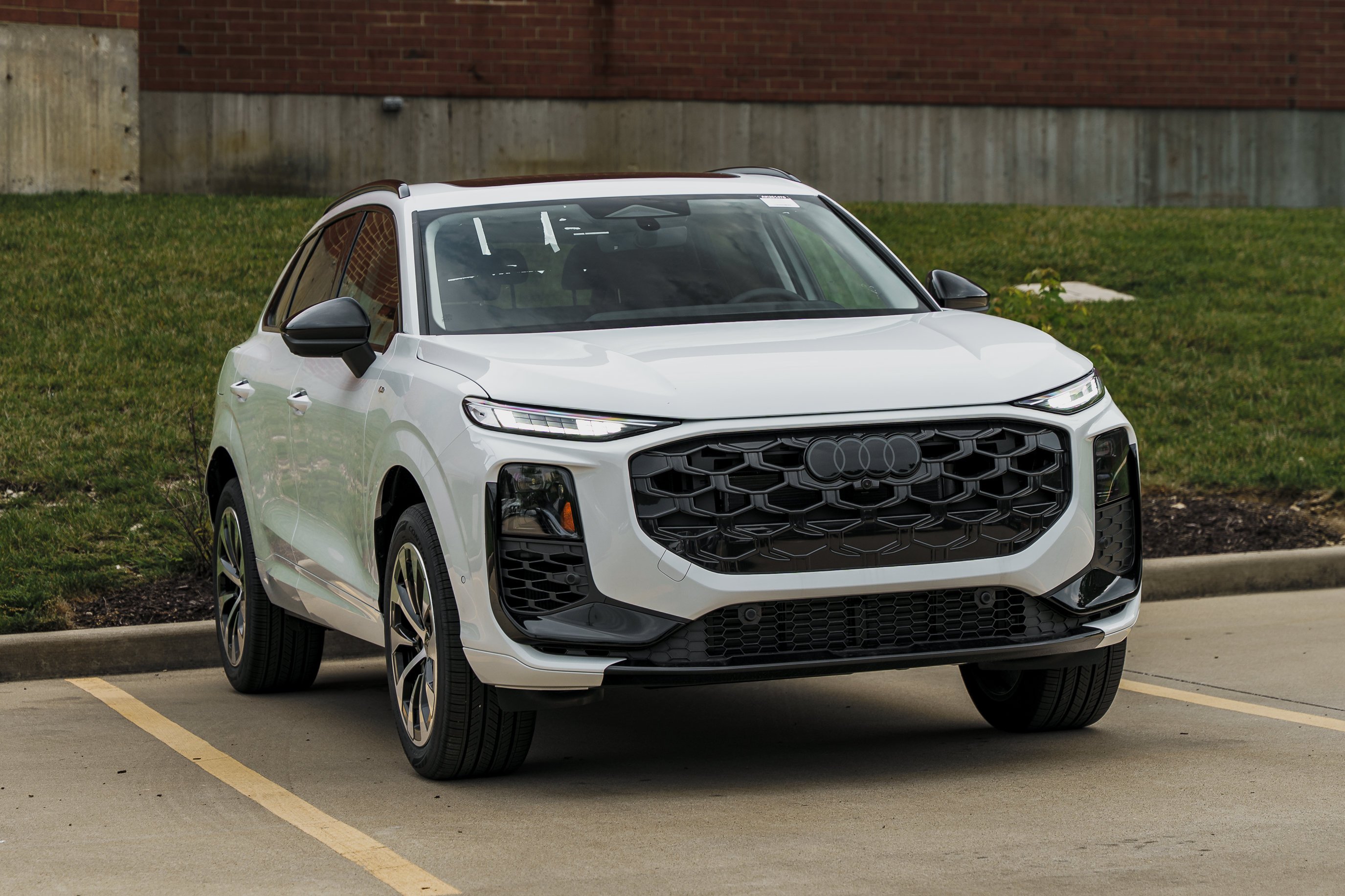 New 2026 GALCIER WHITE Audi S line image 2