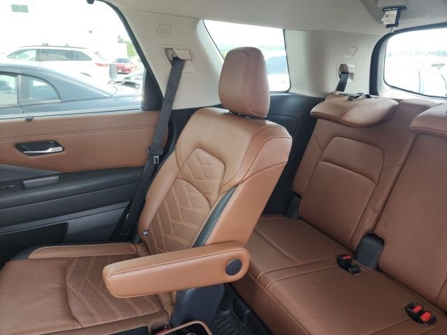 Used 2022 Gray Nissan Platinum image 12