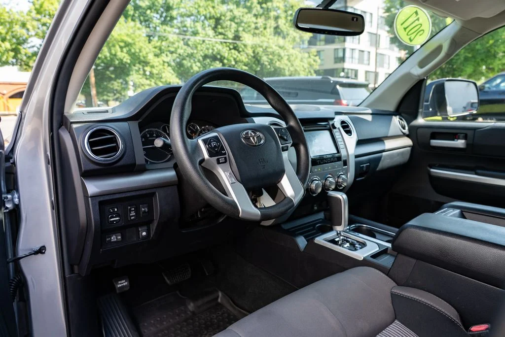Used 2017 Silver Toyota SR5 image 23