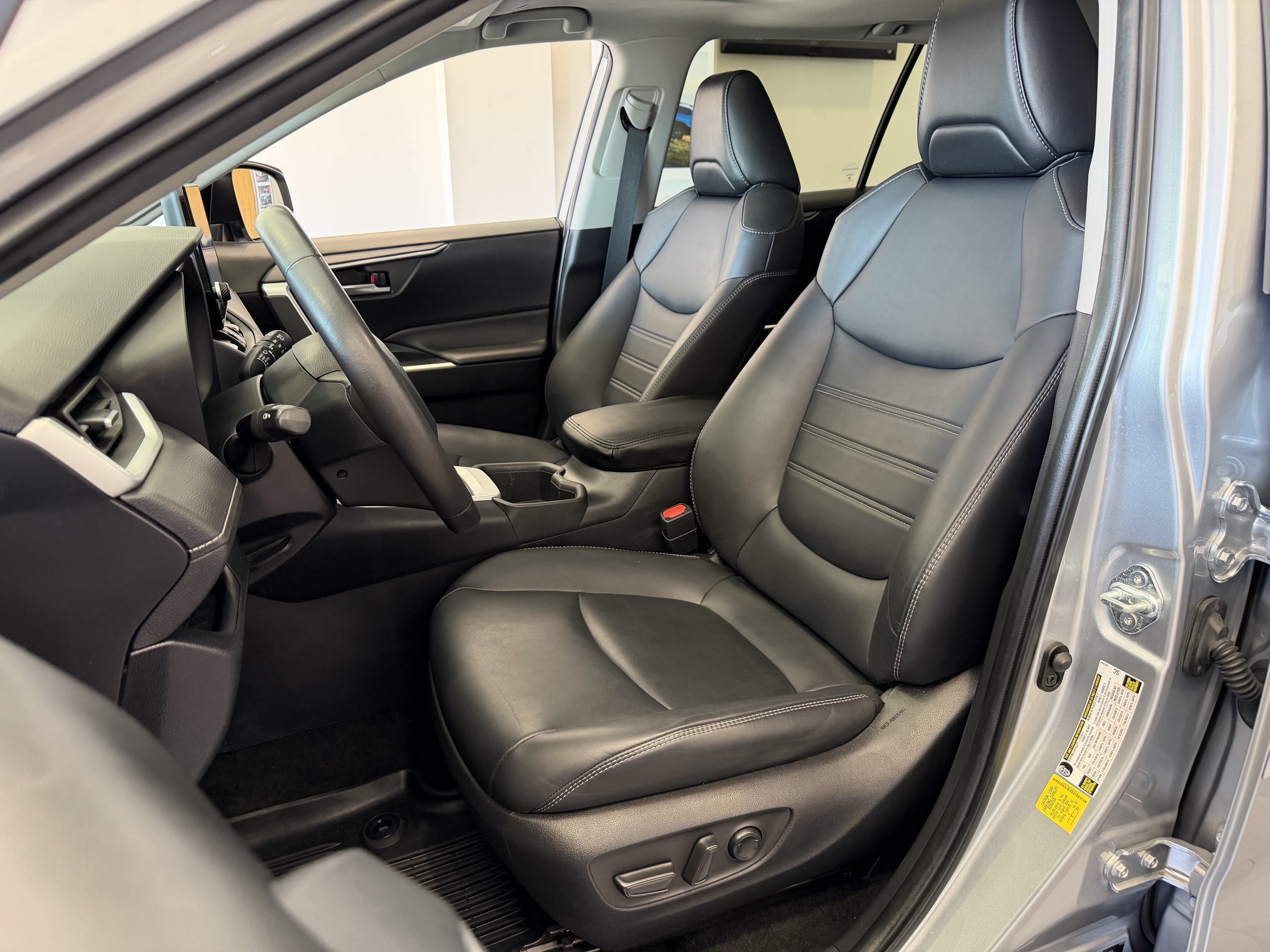 Used 2023 Silver Toyota XLE Premium image 30