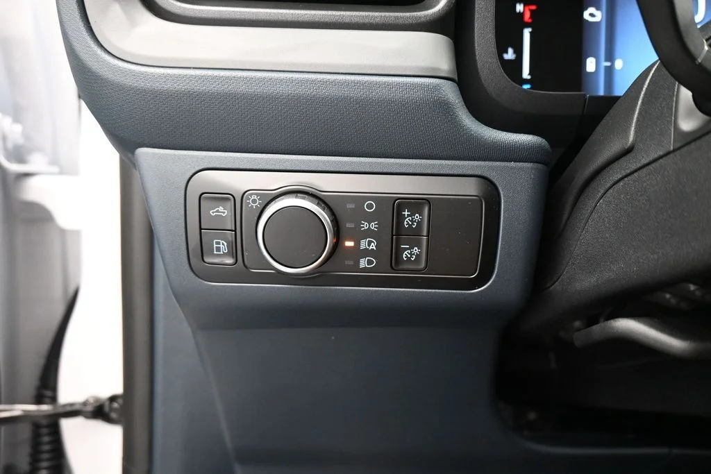 New 2026 Oxford White Ford XLT image 12