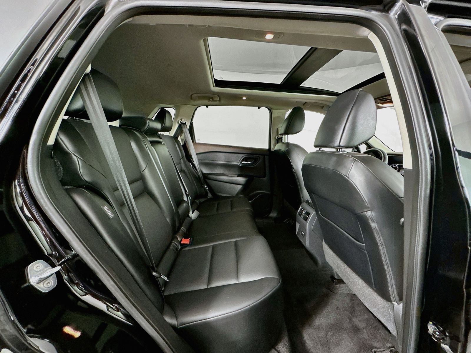 Used 2022 Super Black Nissan SV image 26