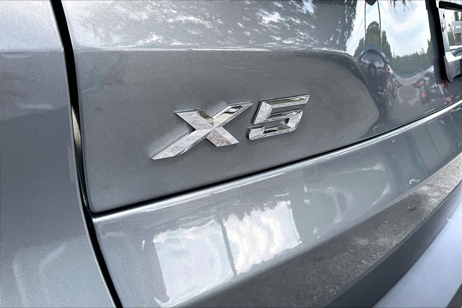Used 2026 Skyscraper Grey Metallic BMW xDrive40i image 31