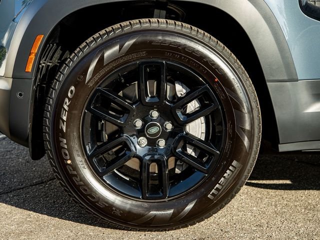 New 2025 Tasman Blue Land Rover S image 11