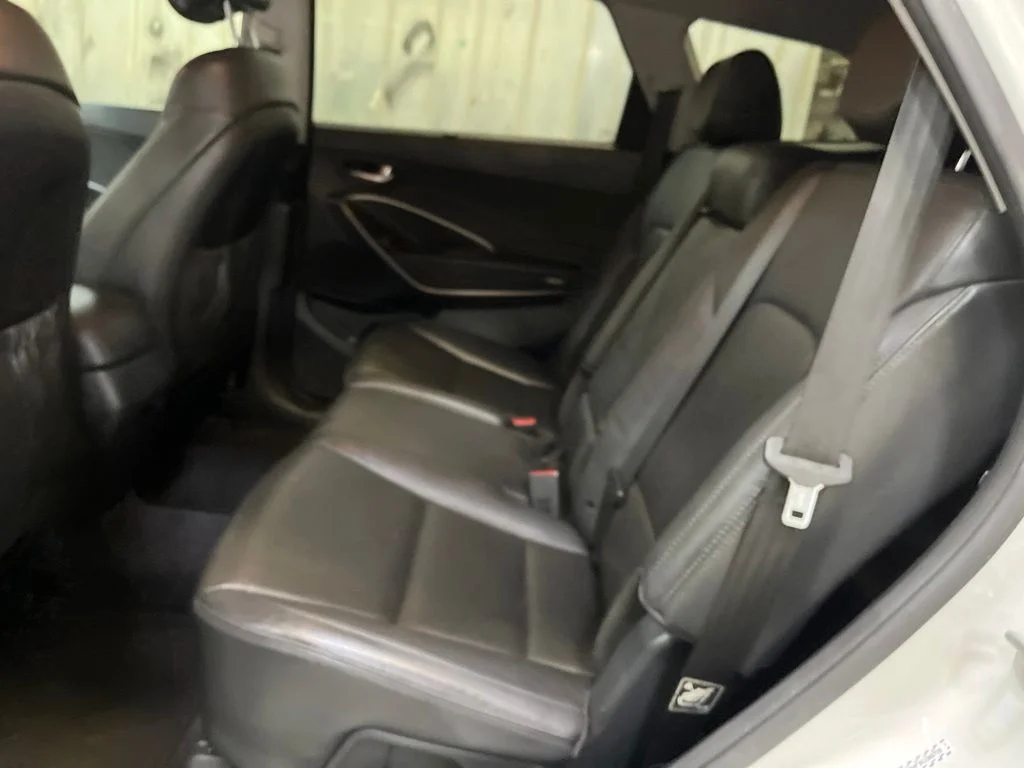 Used 2019 White Hyundai SE image 22