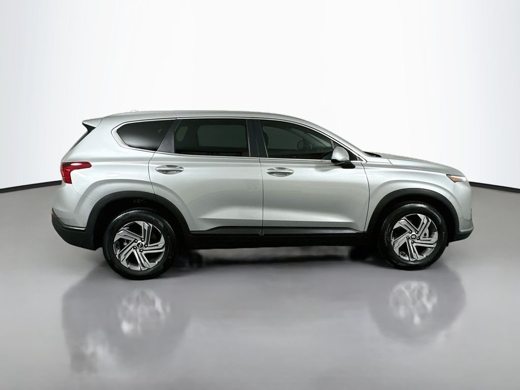 Used 2023 Silver Hyundai SE image 4