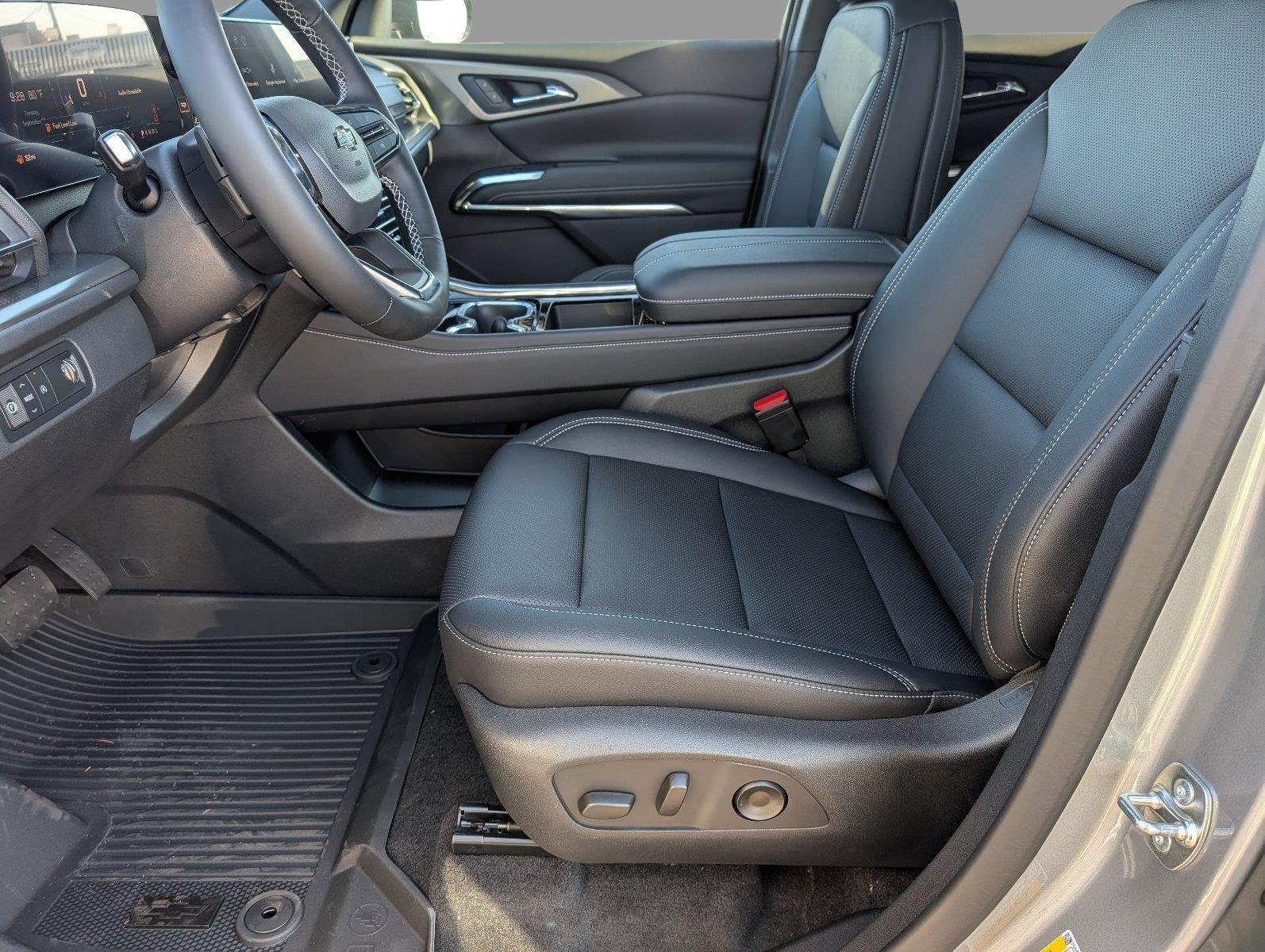 2027 Chevrolet Traverse LT - Photo 12