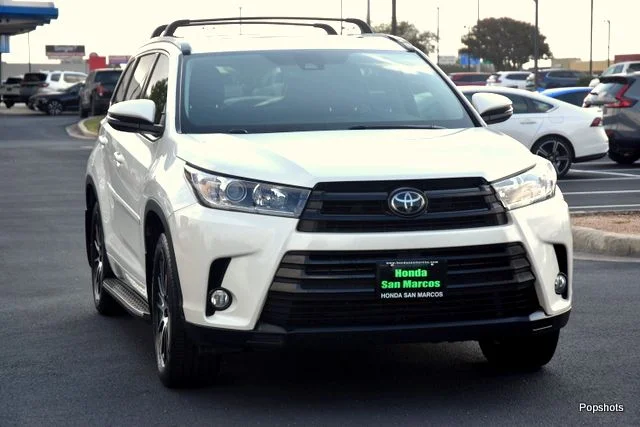 Used 2017 Toyota Highlander SE with VIN 5TDJZRFH5HS382966 for sale in San Marcos, TX