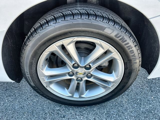 Used 2017 SUMMIT WHITE Chevrolet LT image 19