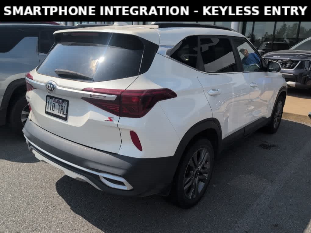 Used 2021 Snow White Pearl Kia S image 3