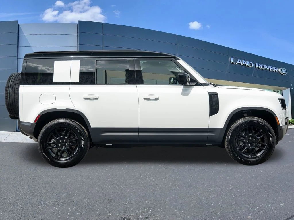 New 2026 Fuji White Land Rover S image 8