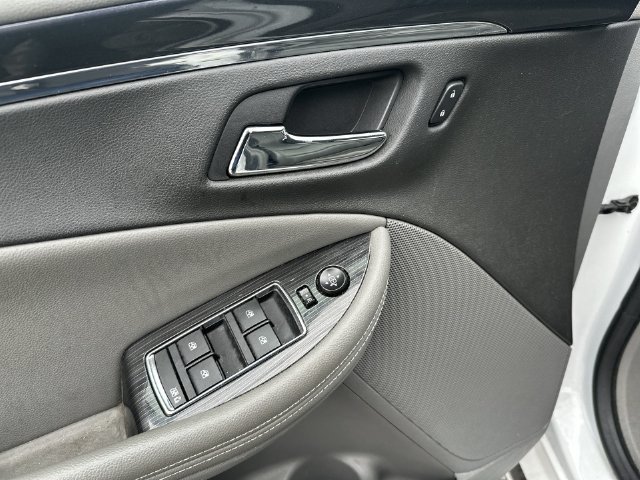 Used 2019 Summit White Chevrolet LT image 17