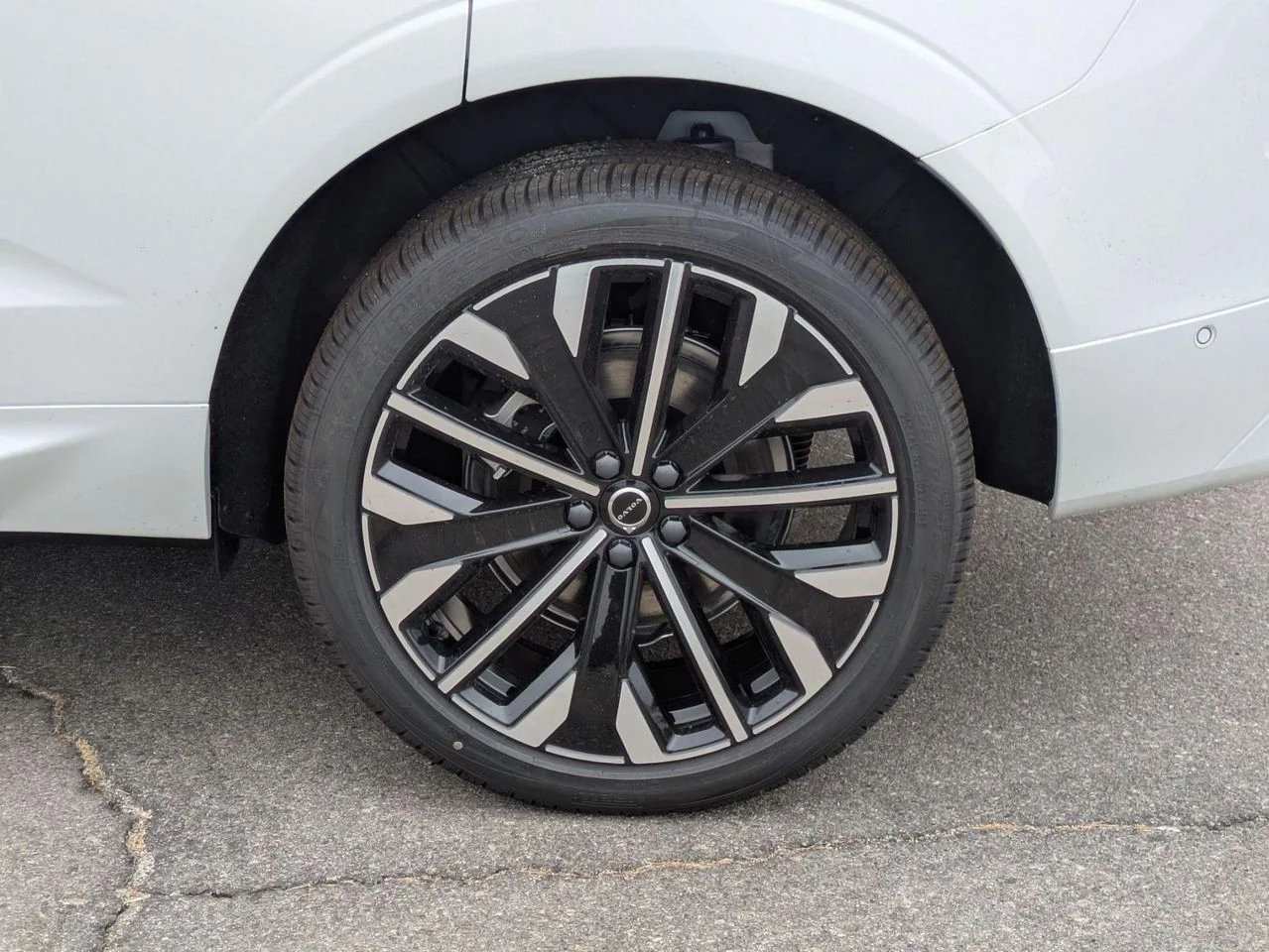 New 2026 Crystal White Volvo Ultra image 6