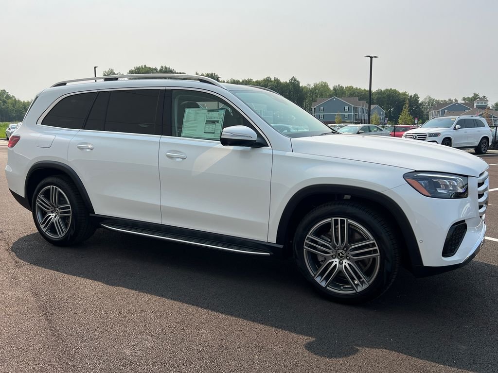 New 2026 MANUFAKTUR Moonlight White Metallic Mercedes-Benz GLS 450 image 2