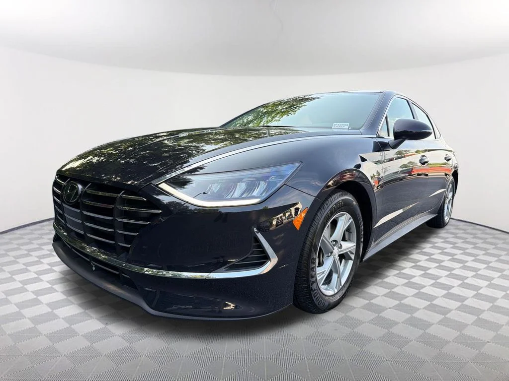 Used 2023 Blue Hyundai SE image 1
