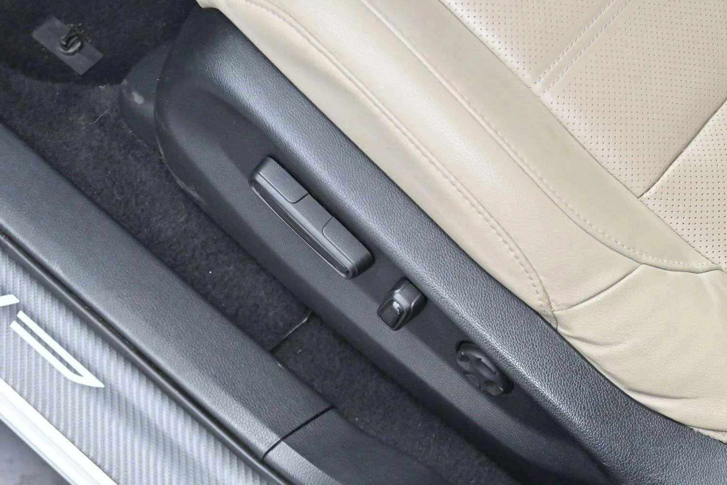 Used 2020 Platinum White Pearl Honda Touring image 14