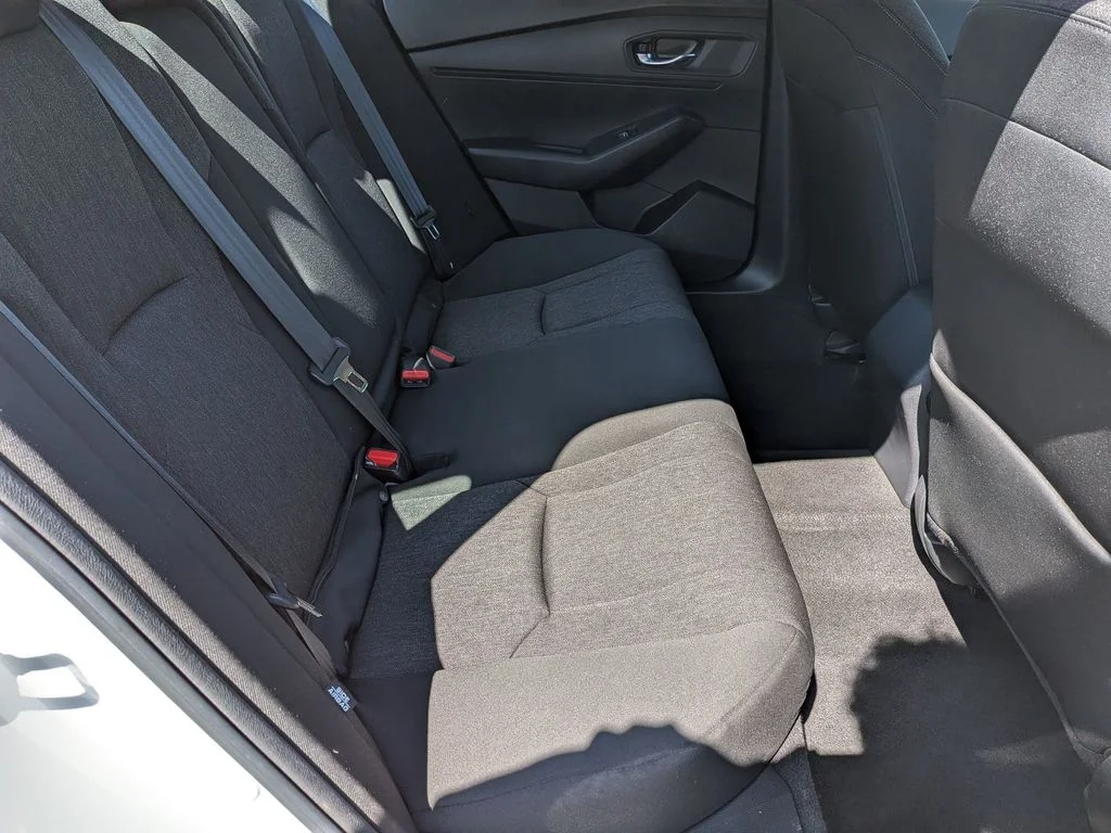 Used 2023 White Honda EX image 30