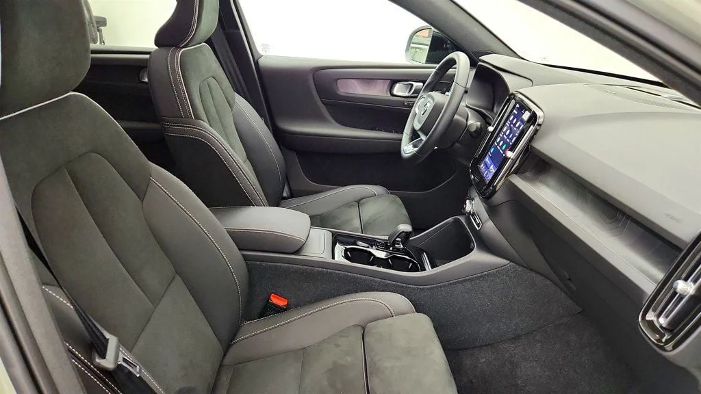Used 2023 Sage Green Metallic Volvo Twin eAWD Ultimate with Pixel LED Headlights image 25