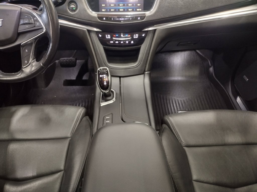 Used 2019  Cadillac Luxury image 22