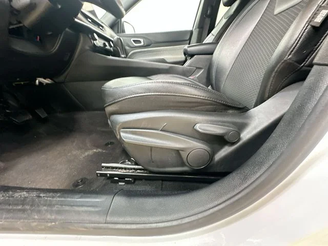 Used 2024 White Jeep Latitude image 15