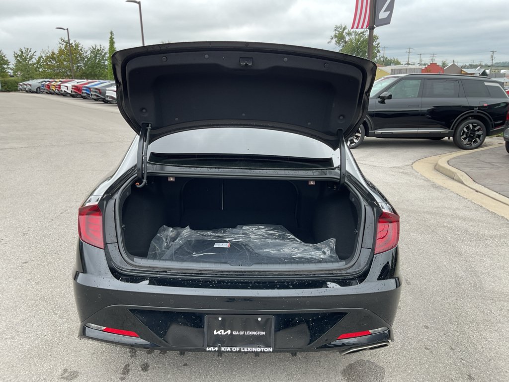 Used 2023 Onyx Black Hyundai Limited image 16